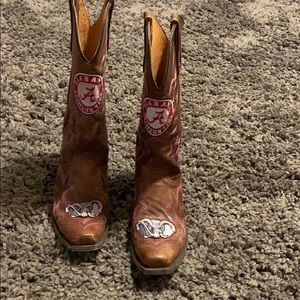 Game day boots size 7.5- but will fit an 8